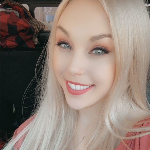 Profile Picture of Billie Heizer (@missgean) on Poshmark