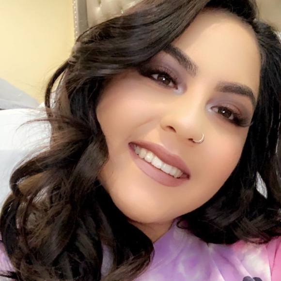 Profile Picture of Leah Oramas (@leahoramas) on Poshmark