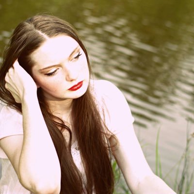 Profile Picture of Abigail Read (@AbigailQueenBee) on Twitter