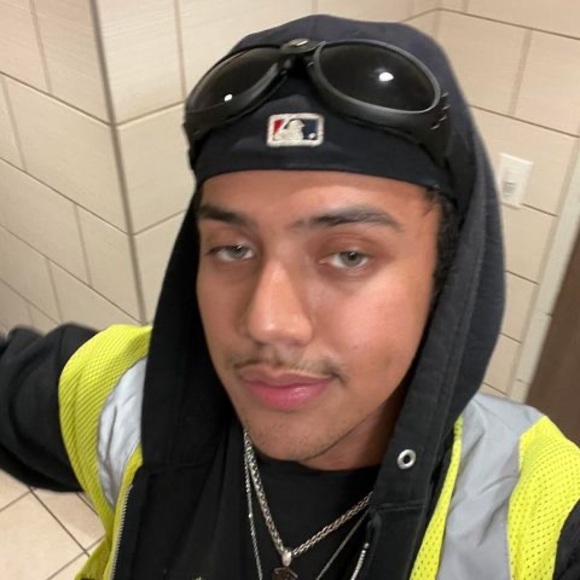 Profile Picture of Adrian Barroso (@adrianbarroso42) on Poshmark
