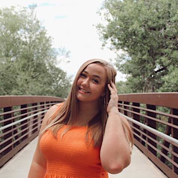 Profile Picture of Erin Doellefeld (@erindoellefeld) on Poshmark