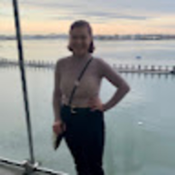 Profile Picture of Hollie Roberts (@hollier82198) on Poshmark