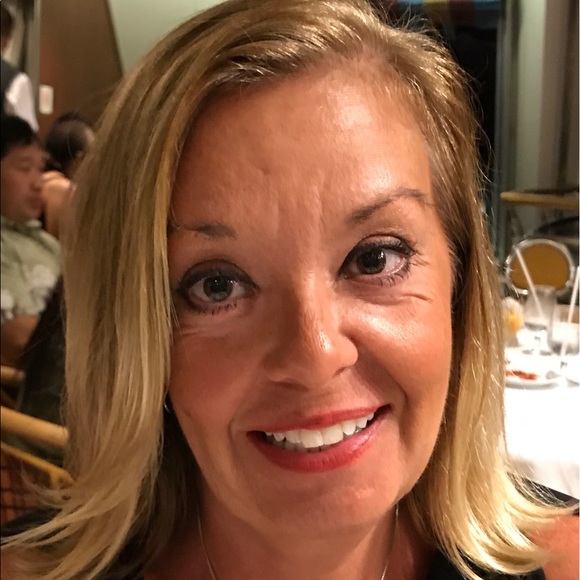 Profile Picture of Dawn Eason (@deason1122) on Poshmark