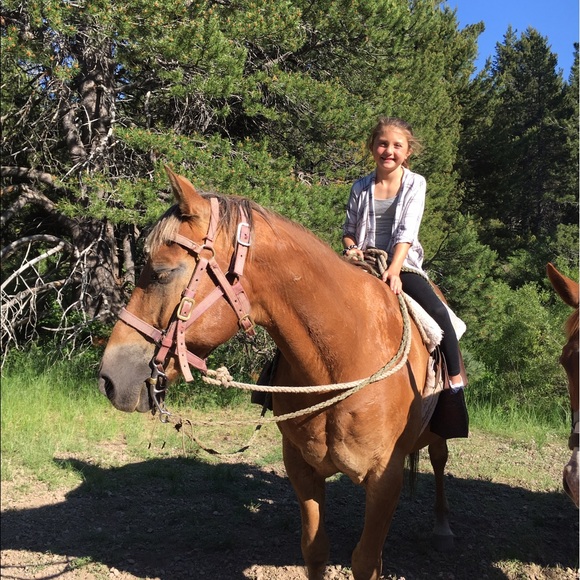 Profile Picture of Cassie Lobue (@caz_caz14) on Poshmark