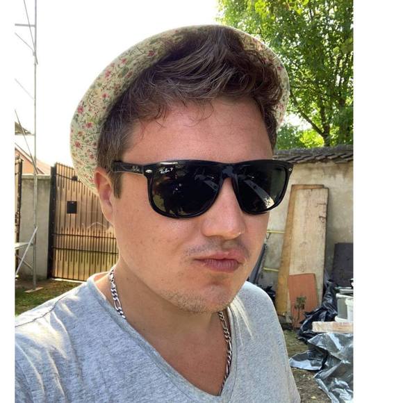 Adi Von brasov - Poshmark Profile Picture of Adi Von brasov (@lazaradrian1) on Poshmark