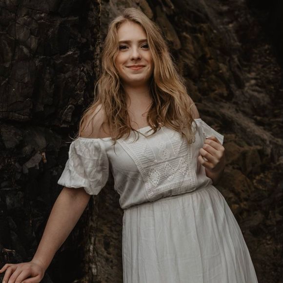 Profile Picture of Bethany Stewart (@newtonriver16) on Poshmark