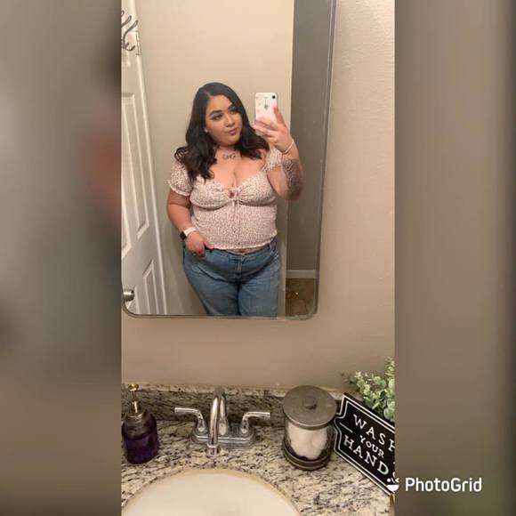 Profile Picture of Cherry cruz Ramirez (@cruzcherry) on Poshmark