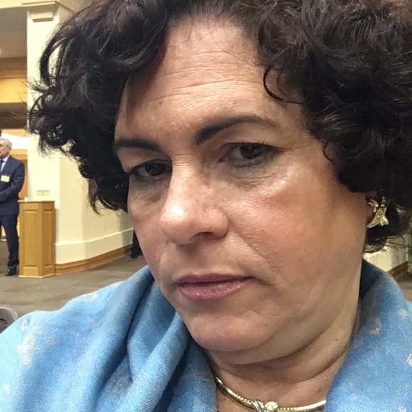 Profile Picture of Iris Dominguez (@irisd7512) on Poshmark