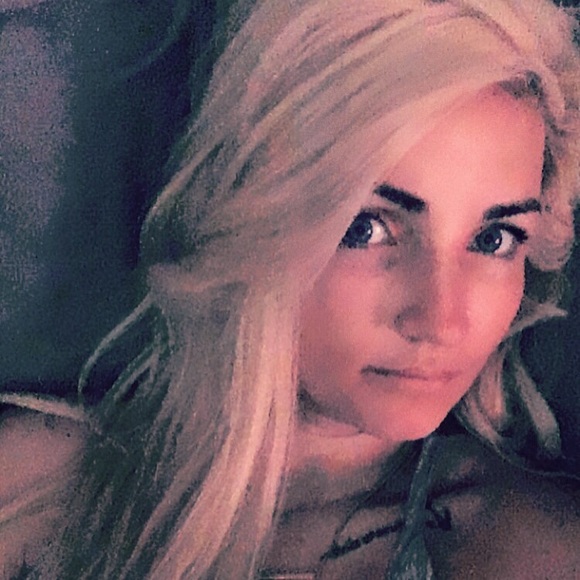 Profile Picture of Kara Schultz (@karaleigh729) on Poshmark