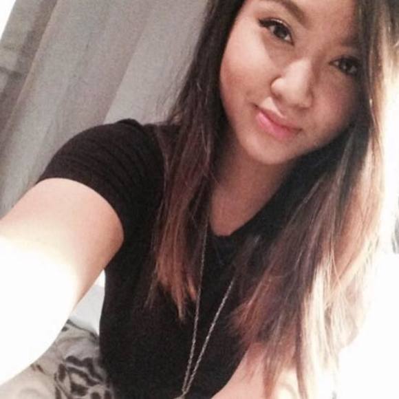 Profile Picture of Elizabeth Dang (@edang000) on Poshmark