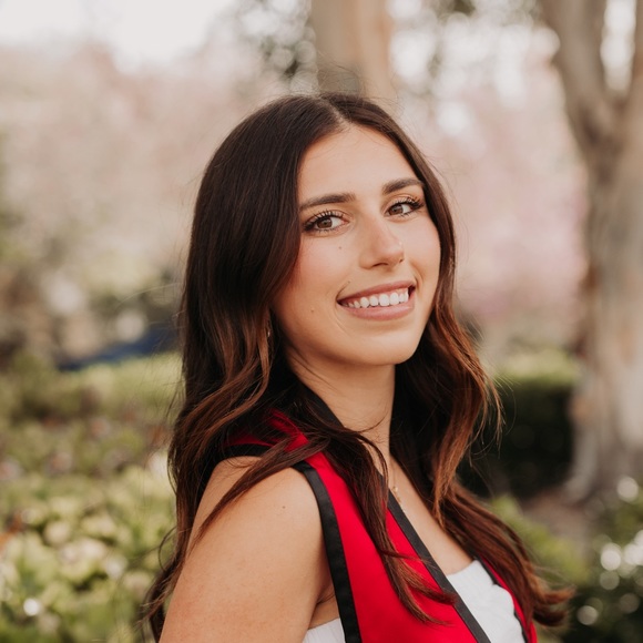 Profile Picture of Nicole Baaba (@nicole9_8) on Poshmark