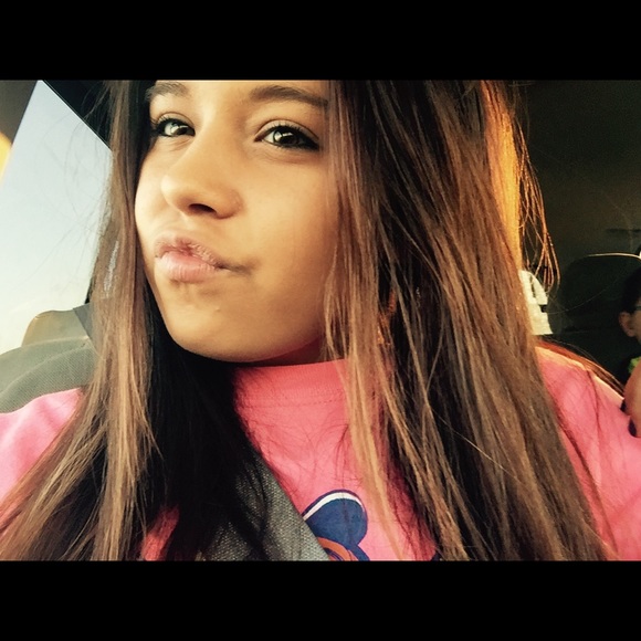 Profile Picture of Courtney Weyland (@courtneyweyland) on Poshmark