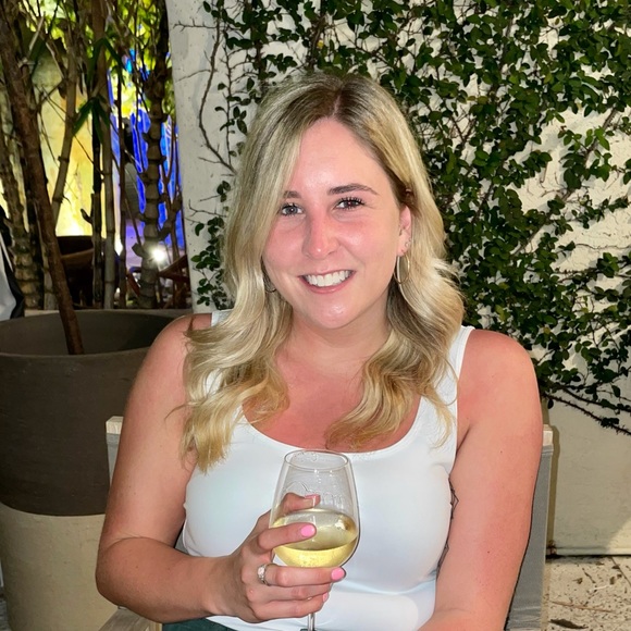 Profile Picture of Jade Frederick (@jadeemilee) on Poshmark