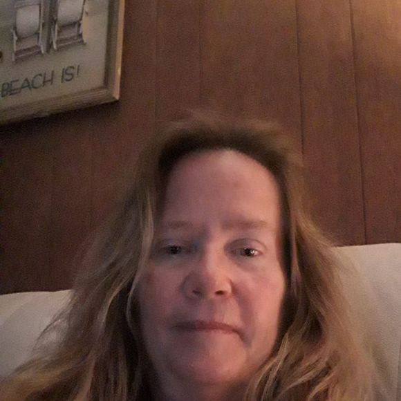 Profile Picture of Deborah Belbey (@coconut241) on Poshmark