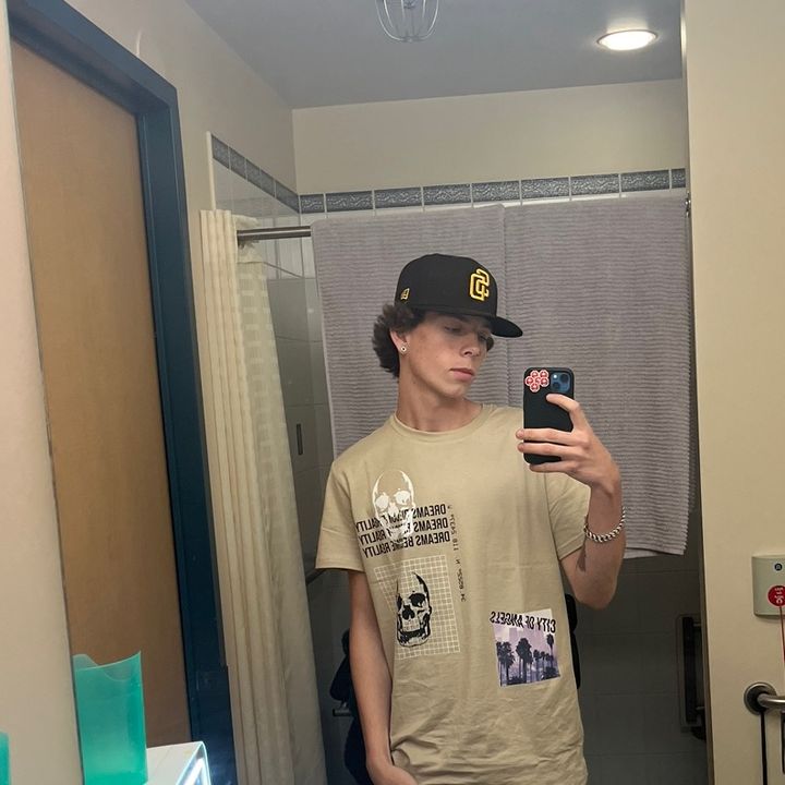 Profile Picture of Daemyn (@yyc.daemyn) on Tiktok