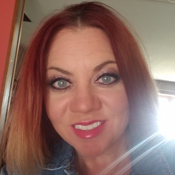 Profile Picture of Maggie Winwood (@magzgb1) on Poshmark