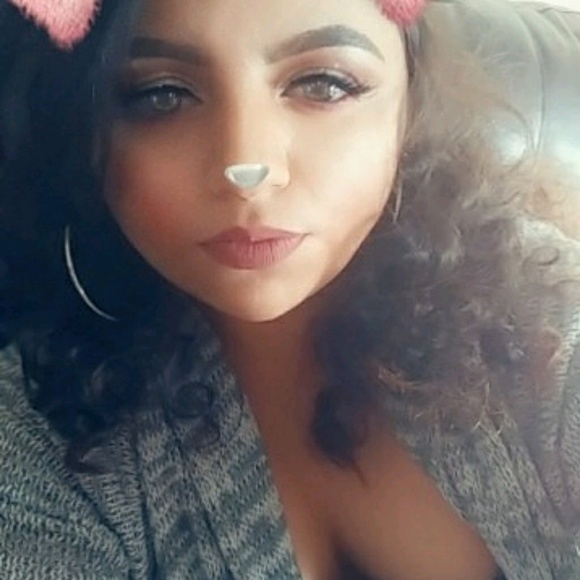 Profile Picture of Joseline Martinez (@yarisss_m) on Poshmark