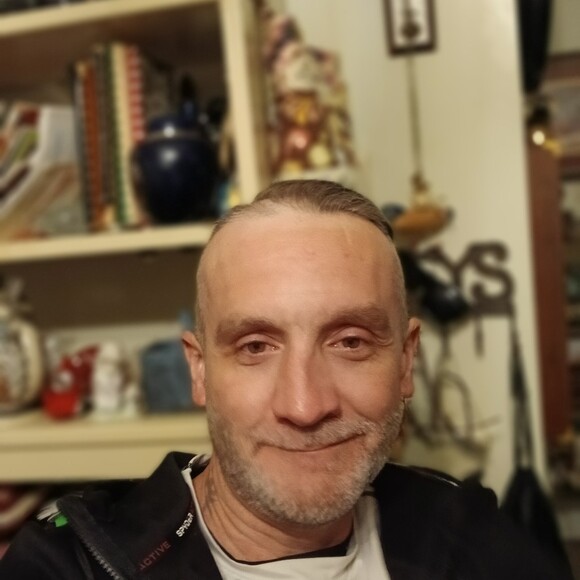 Profile Picture of Clint James (@clintjames472) on Poshmark