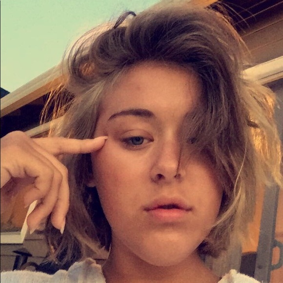 Profile Picture of Madelin Backes (@mbackes13) on Poshmark