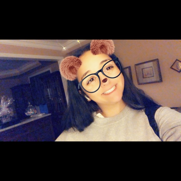Profile Picture of Giulia Chiavuzzo (@giuliachiavuzzo) on Poshmark