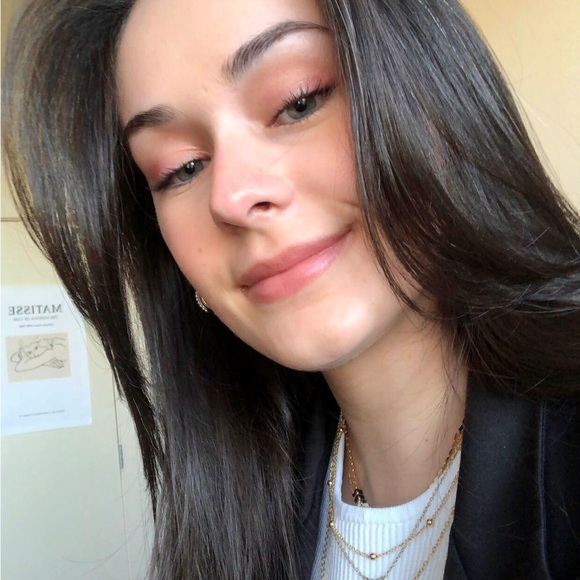 Profile Picture of Madisen Bertagna (@madisenbertagna) on Poshmark