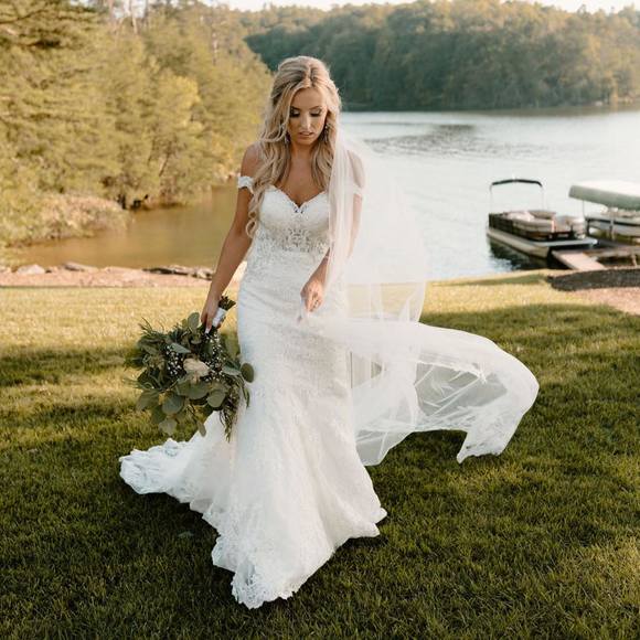 Profile Picture of Jenna Curry (@jennacurry17) on Poshmark