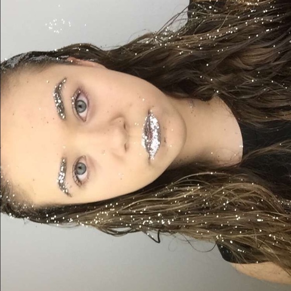 Profile Picture of Claire Lynton (@clairelynton) on Poshmark