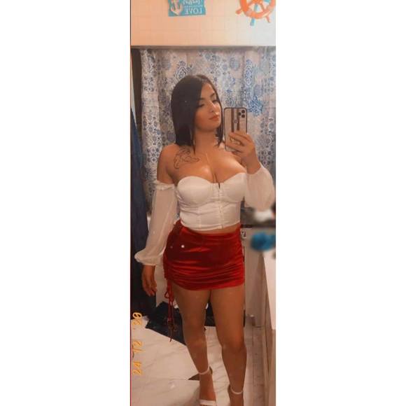 Profile Picture of Joeliz Arce (@joelizarce) on Poshmark