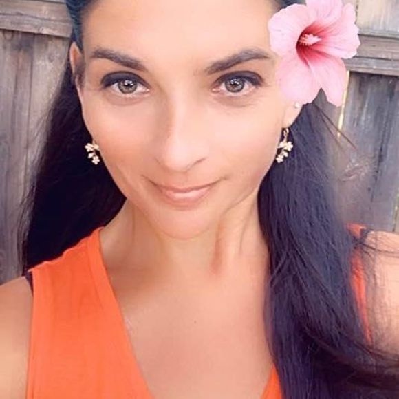 Profile Picture of Lisa Nabozny (@sanabozny) on Poshmark