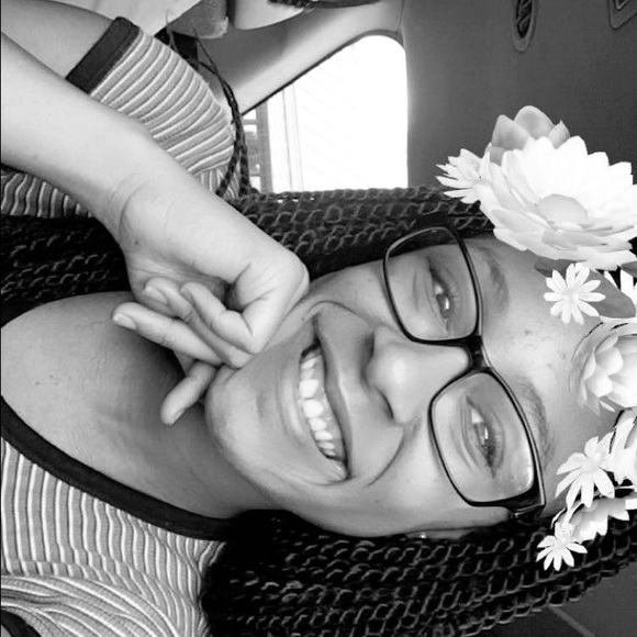 Profile Picture of Ladaisha Louallen (@daishaa_) on Poshmark