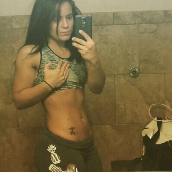 Profile Picture of Rosaida Rosado (@wilsonsfitgirl) on Poshmark