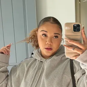 Profile Picture of Stefani (@simberzzz) on Tiktok
