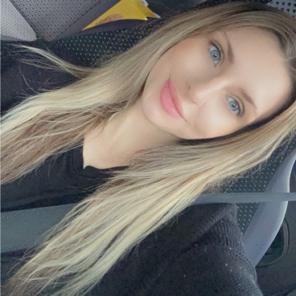 Profile Picture of Ana Kolenc (@anastasia4797) on Poshmark