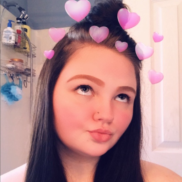 Profile Picture of Erica Blocker (@xoericashea) on Poshmark