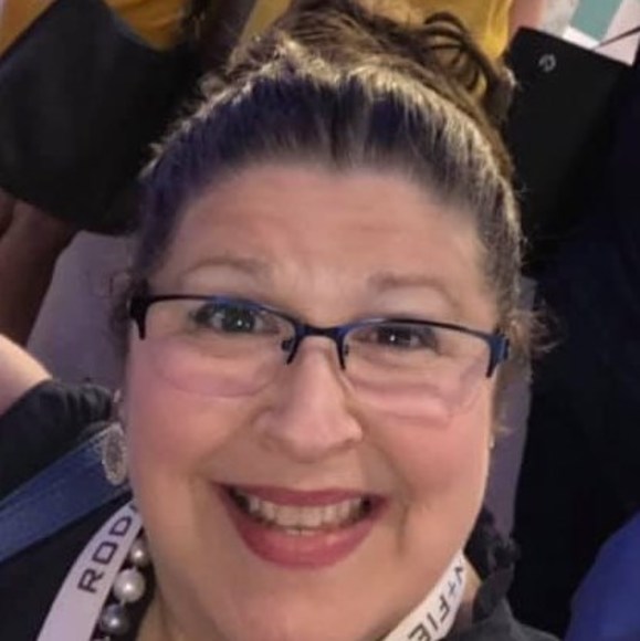 Profile Picture of Laura ney Kretzinger (@heyney18) on Poshmark