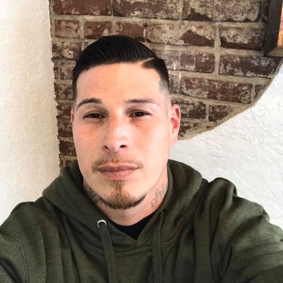 Profile Picture of Ray Perez (@perezray736) on Poshmark