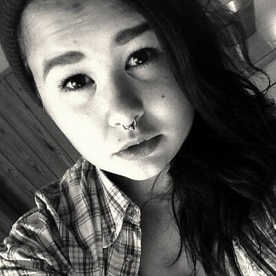 Profile Picture of Laura (@LauraTheTrick) on Twitter