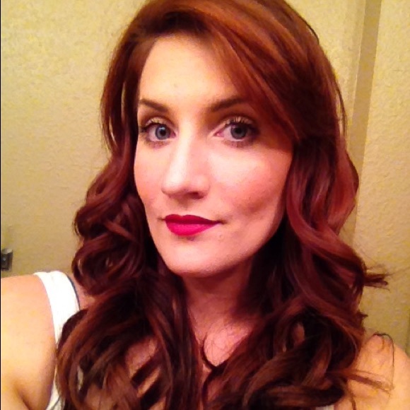 Profile Picture of Kimberly Mckenzie (@kimbomcken2003) on Poshmark