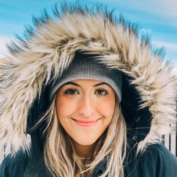 Profile Picture of Briana Martins (@briana_martins) on Poshmark