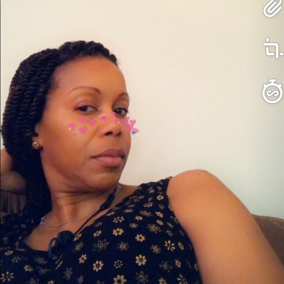 Profile Picture of Heddia Hamilton (@sh09302) on Poshmark