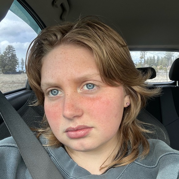 Profile Picture of Harper Steinbaugh (@hampersteein) on Poshmark