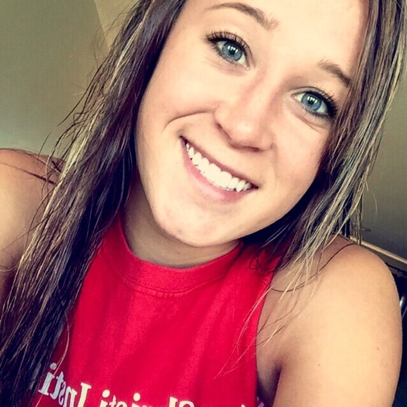 Profile Picture of Jadyn Gefroh (@jadyn2mariah) on Poshmark