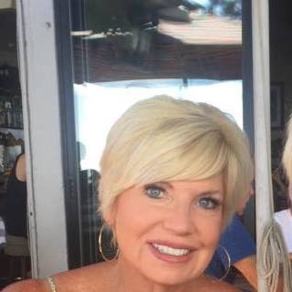 Profile Picture of Cindy Browning (@cindybrownin890) on Poshmark