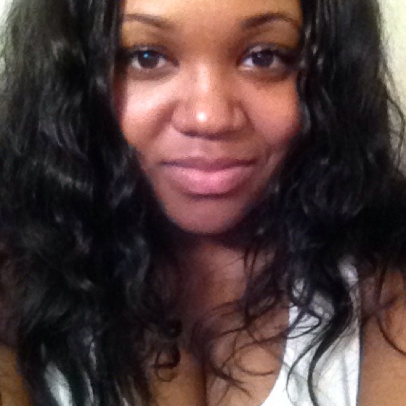 Profile Picture of Rasheen Wallington (@rlanyse) on Poshmark