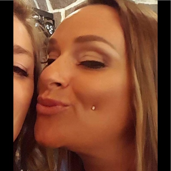 Profile Picture of Stephany Kempffer (@skempffer) on Poshmark