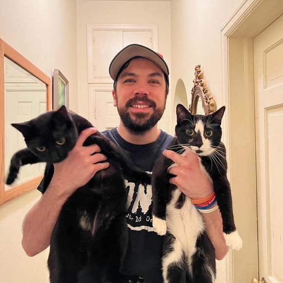 Profile Picture of Ryan Ellis (@elry2k) on Poshmark