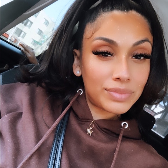 Profile Picture of Jennifer Haley (@mrshaleyyyy) on Poshmark