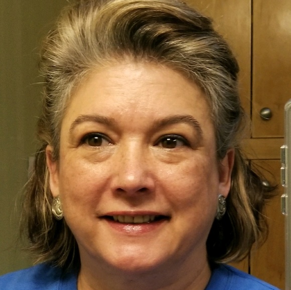Profile Picture of Michelle Nellos (@ncnellos) on Poshmark