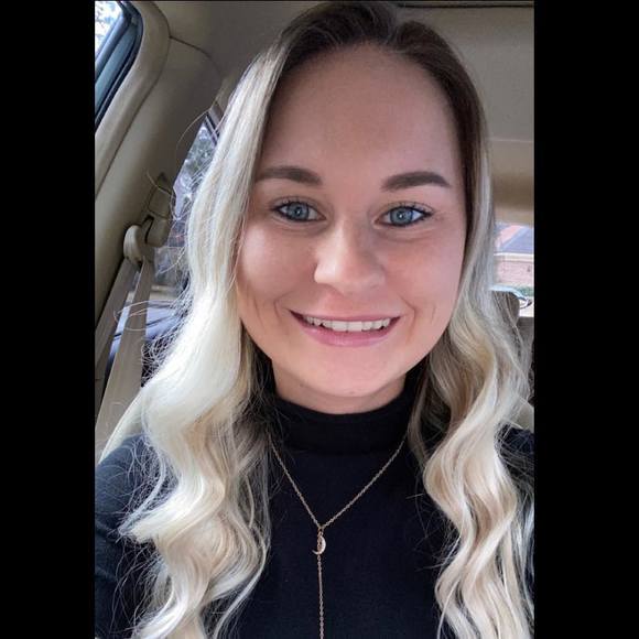 Profile Picture of Taylor Downs (@tndowns) on Poshmark