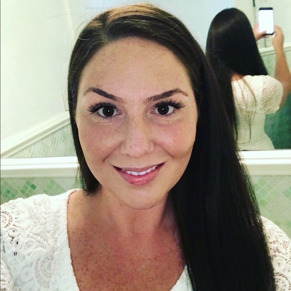 Profile Picture of Jessica Mcilwee (@jessica_mcilwee) on Poshmark